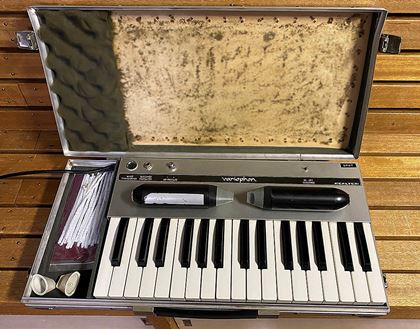 Realton-Variophon Spot with keys & 10 carts
